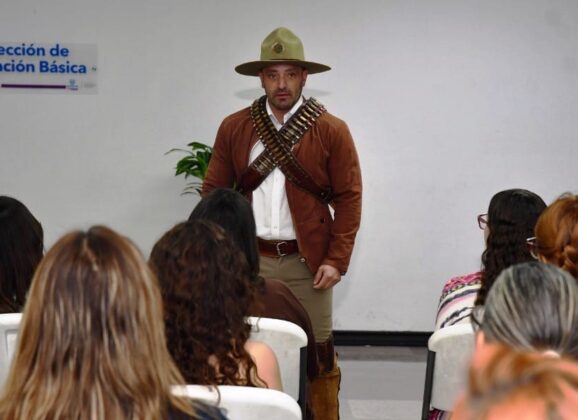 Presenta SEyD monólogo “Revolucionando Valores” para fortalecer la formación ética en ámbito escolar.